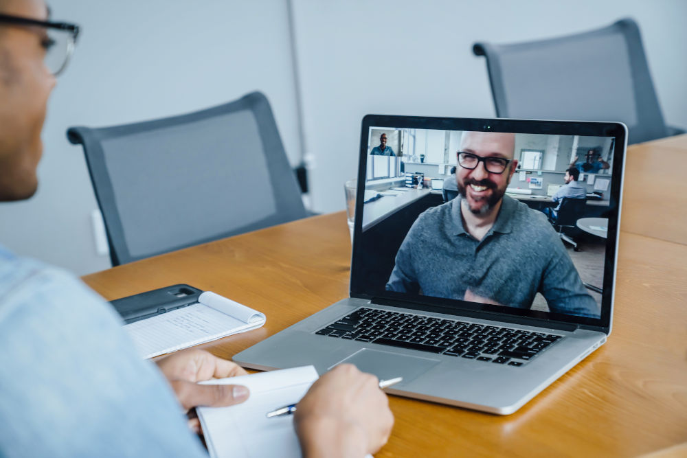 photo Reconfinement : faites faire votre audit de certification à distance