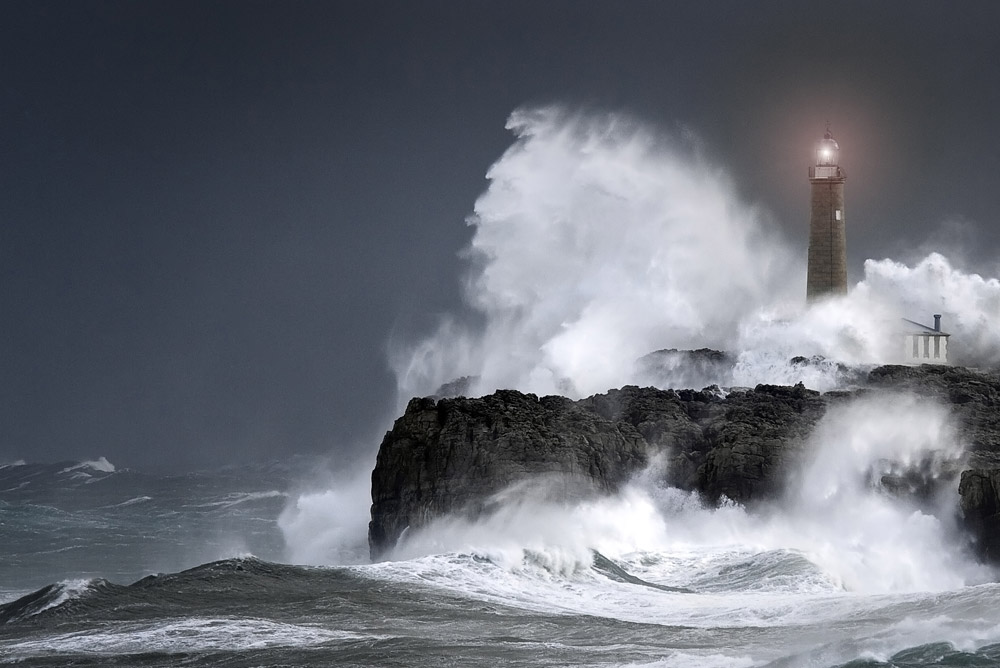 Phare dans la tempête